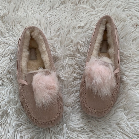 Authentic UGG Dakota Pom Pom Moccasins - Picture 1 of 13